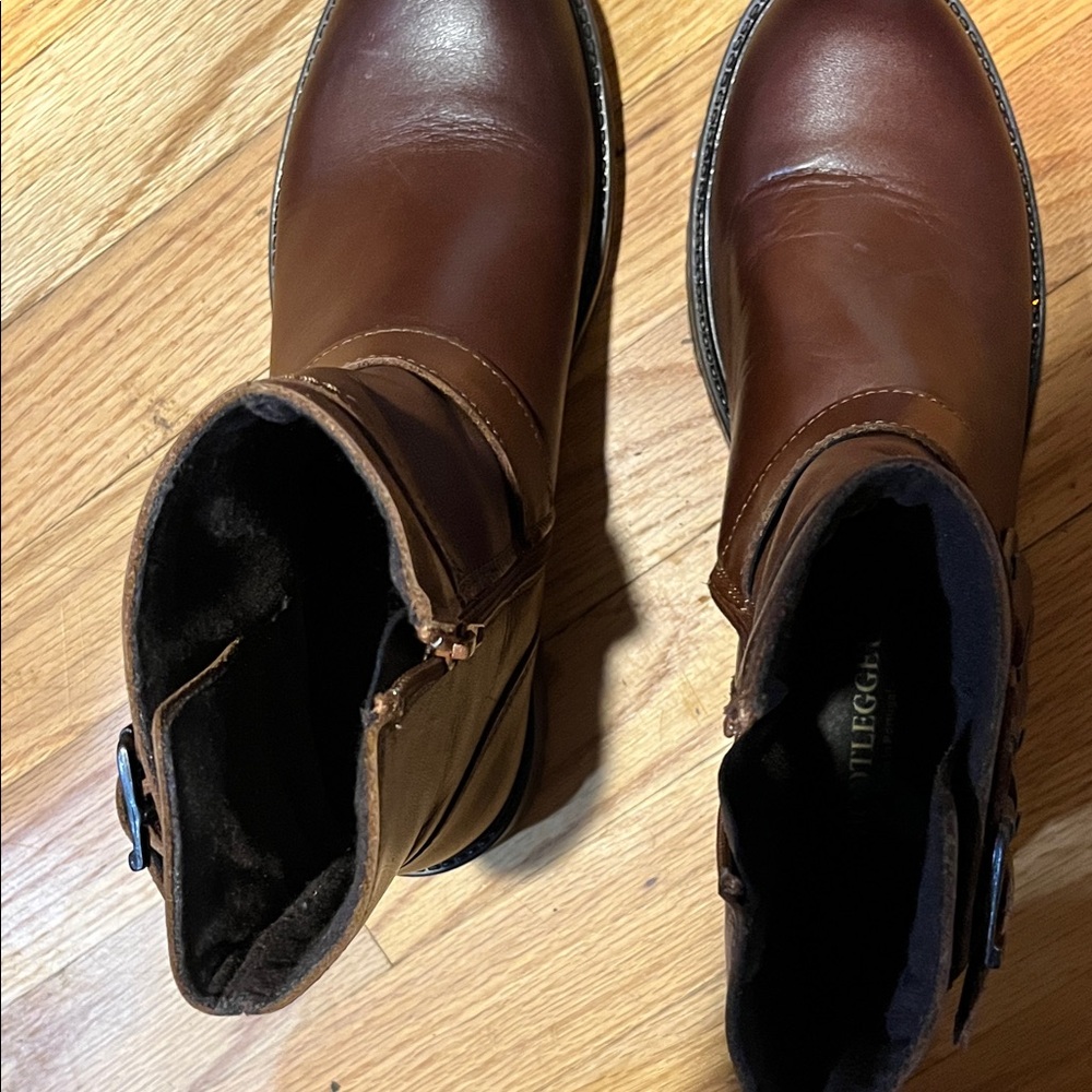 Elegant Chestnut Leather Boots for Men